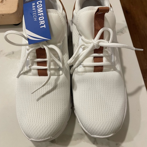 Brand new with tags Nautica Sneakers - Picture 2 of 2